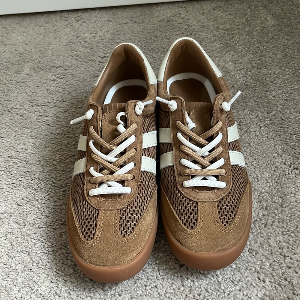Brown low profile sneakers size 7